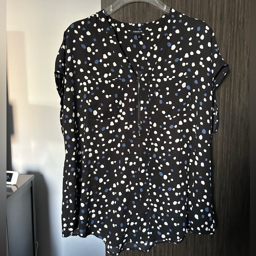 Beautiful black top from torrid size 1x